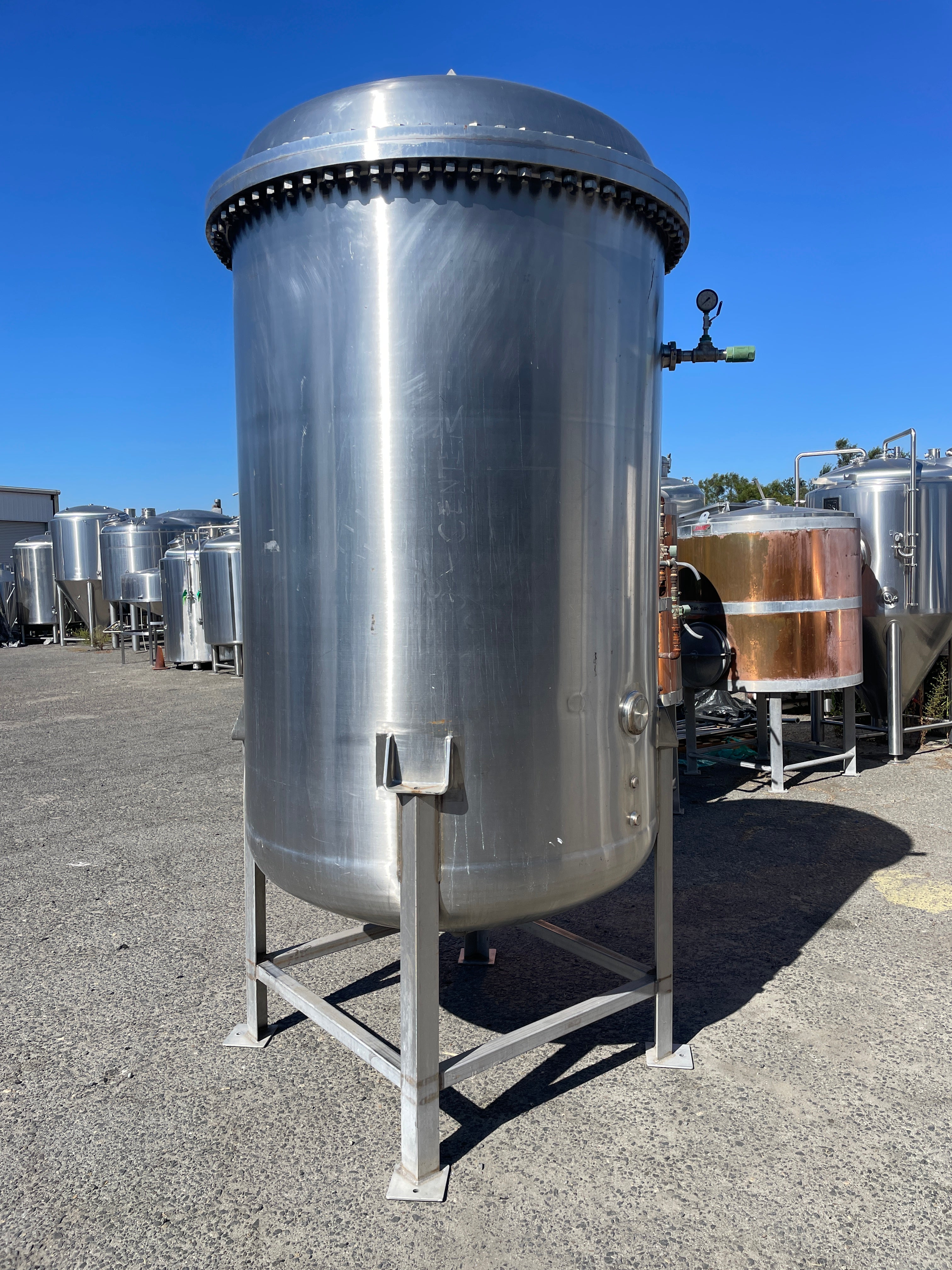 800 Gallon Mueller Buffer Tank