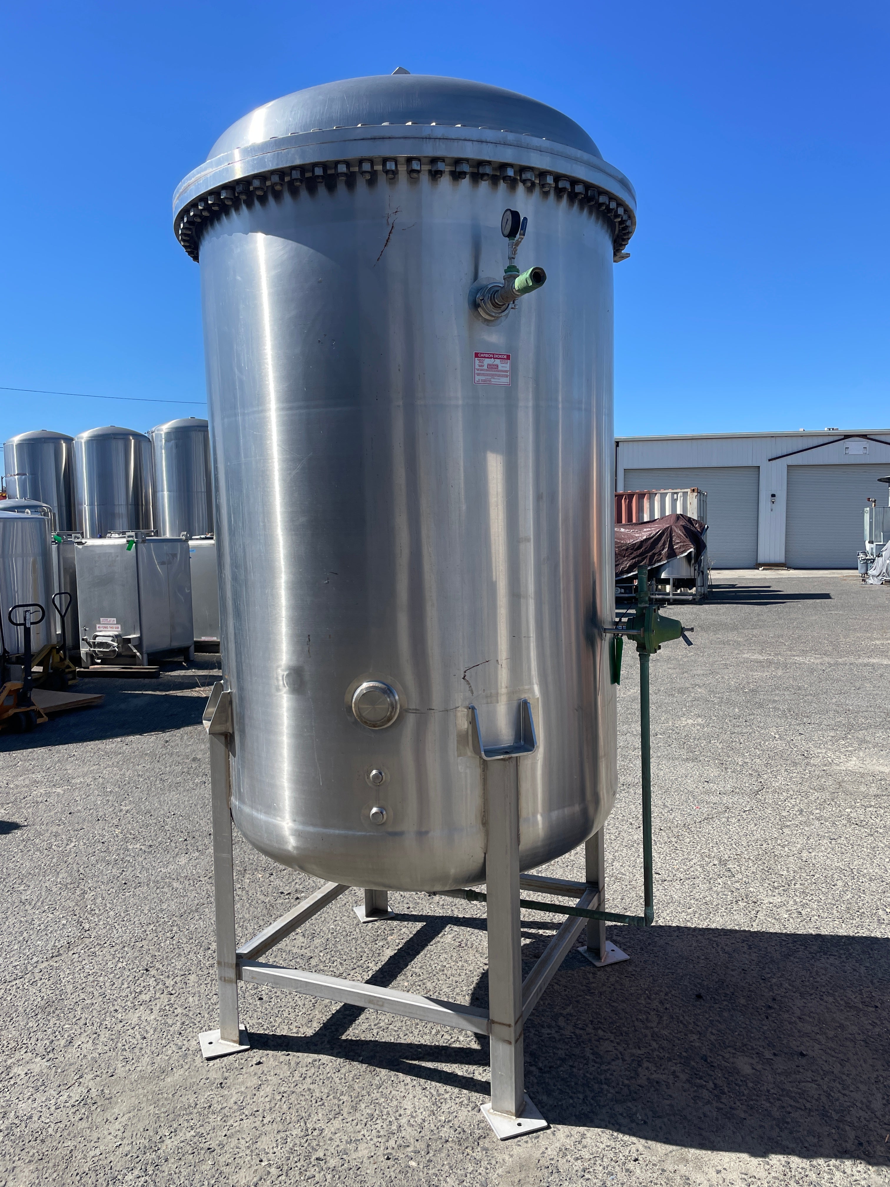 800 Gallon Mueller Buffer Tank