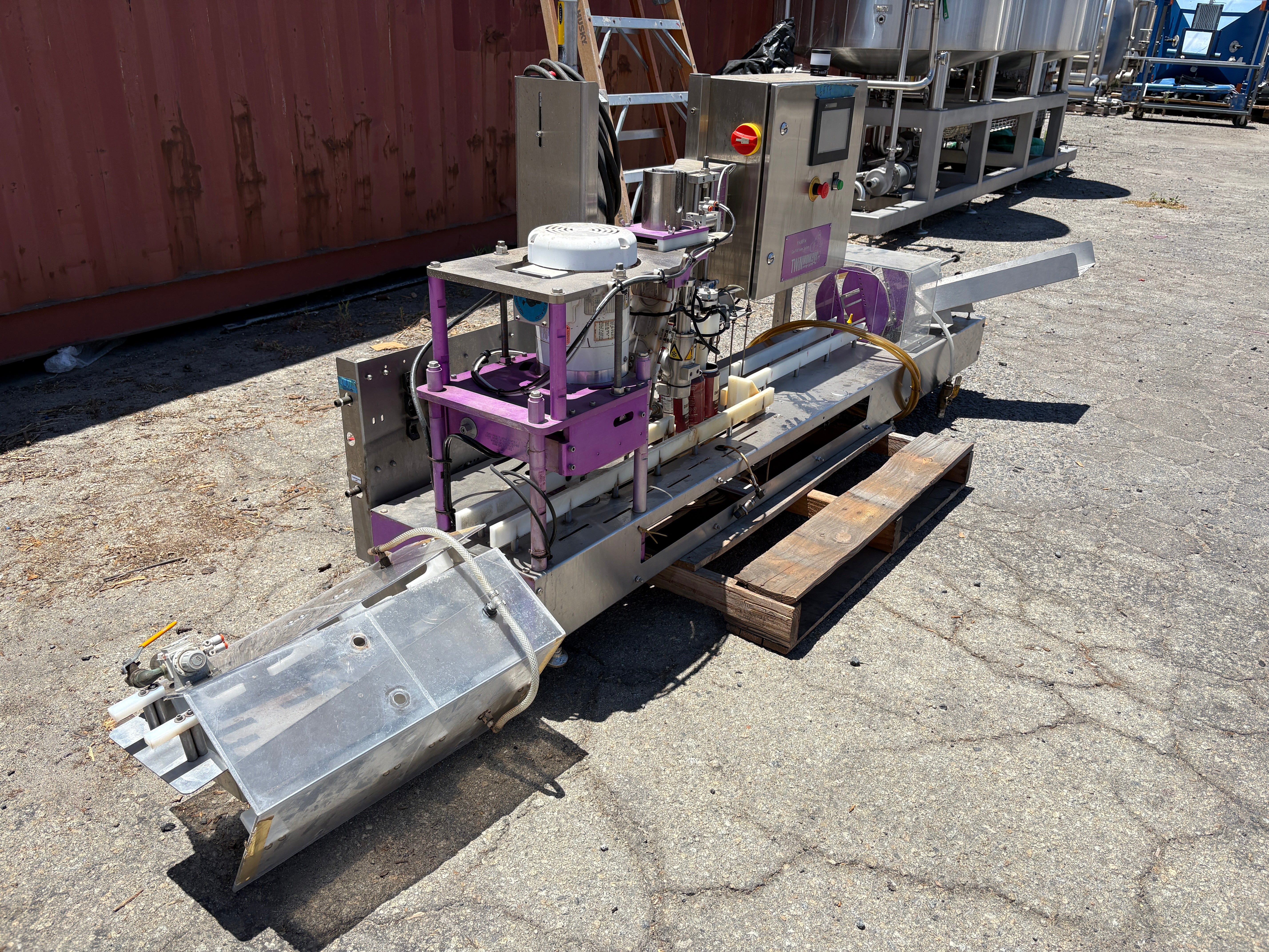Twin Monkeys 3-Head Can Filler