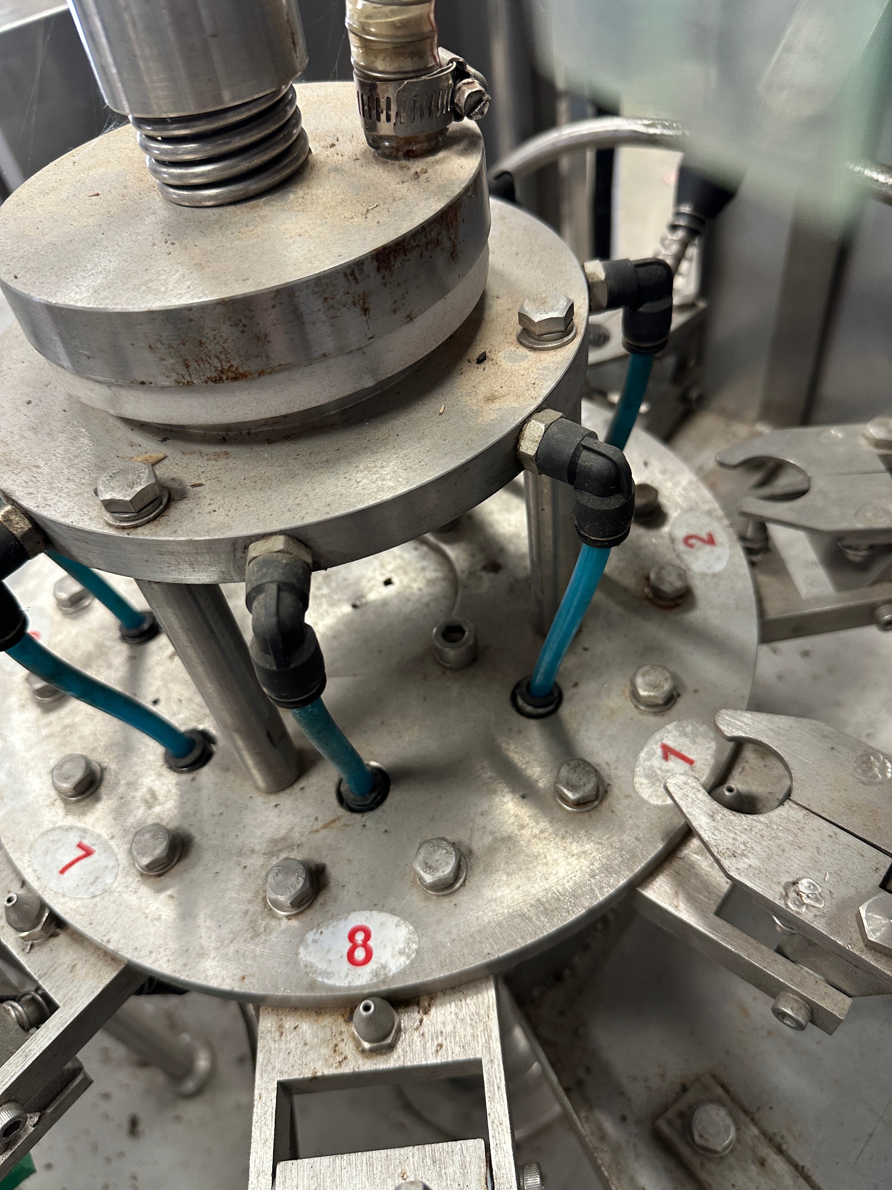 Rotary Screw Cap Bottle Filler