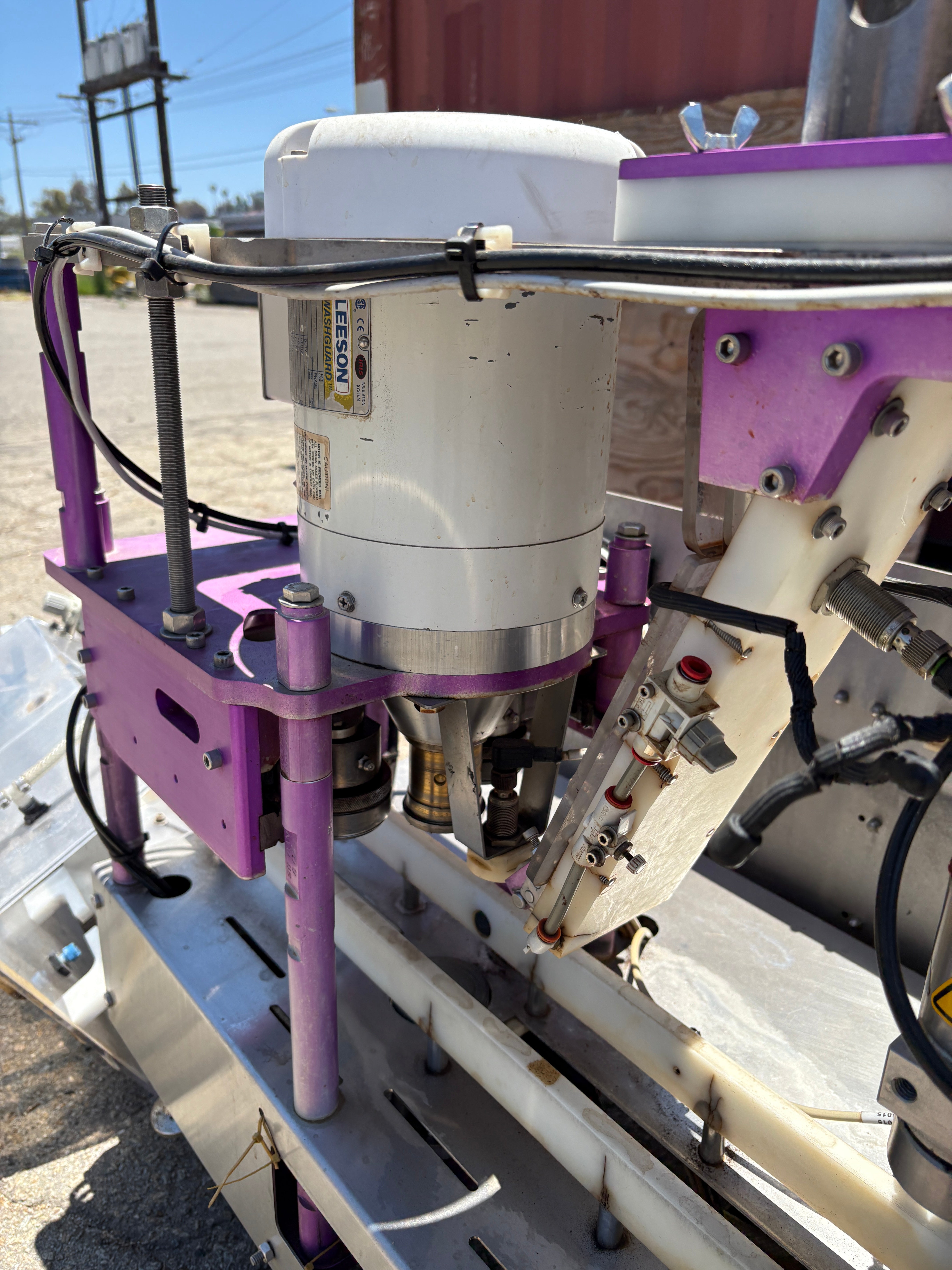 Twin Monkeys 3-Head Can Filler
