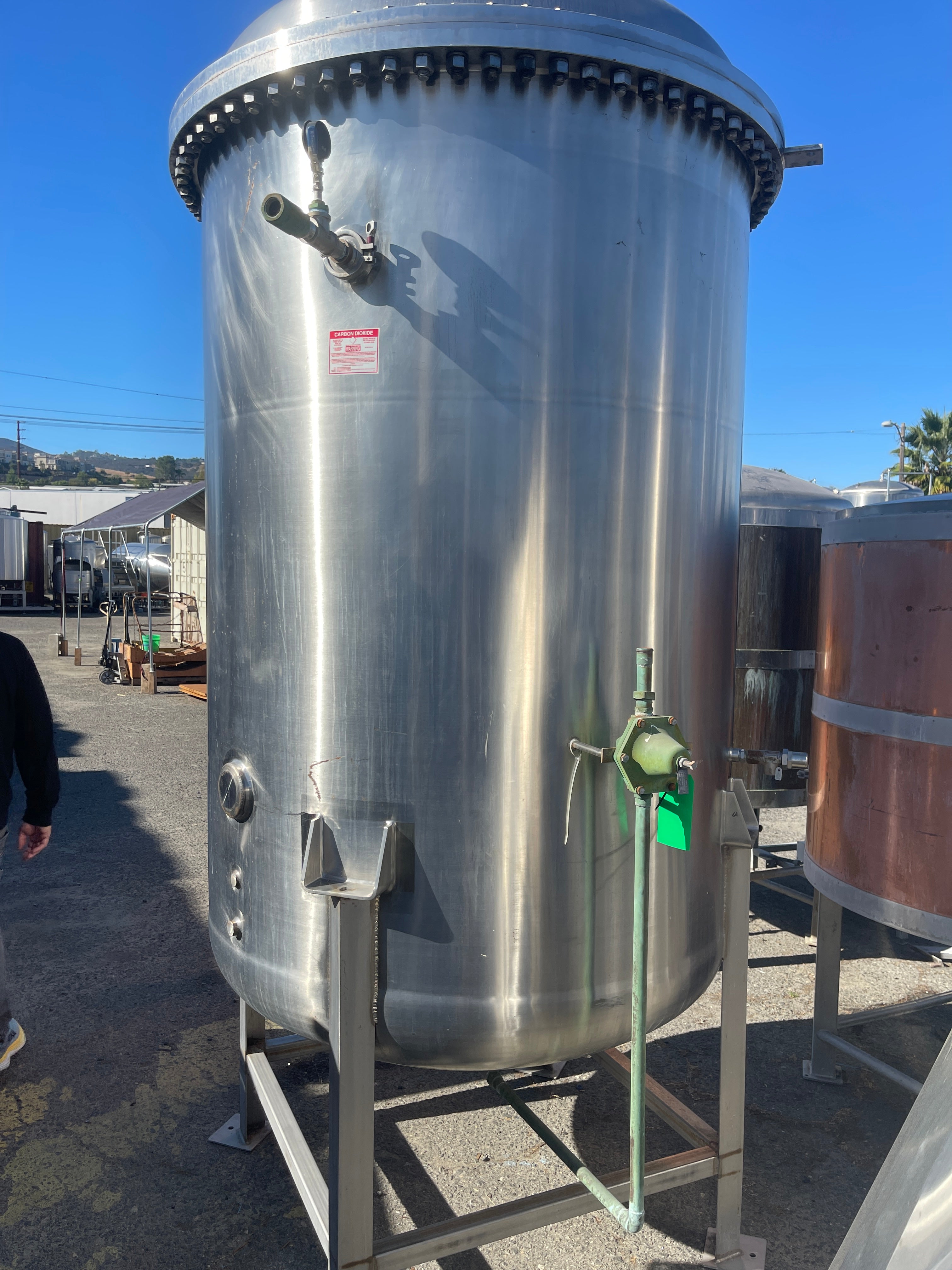 800 Gallon Mueller Buffer Tank