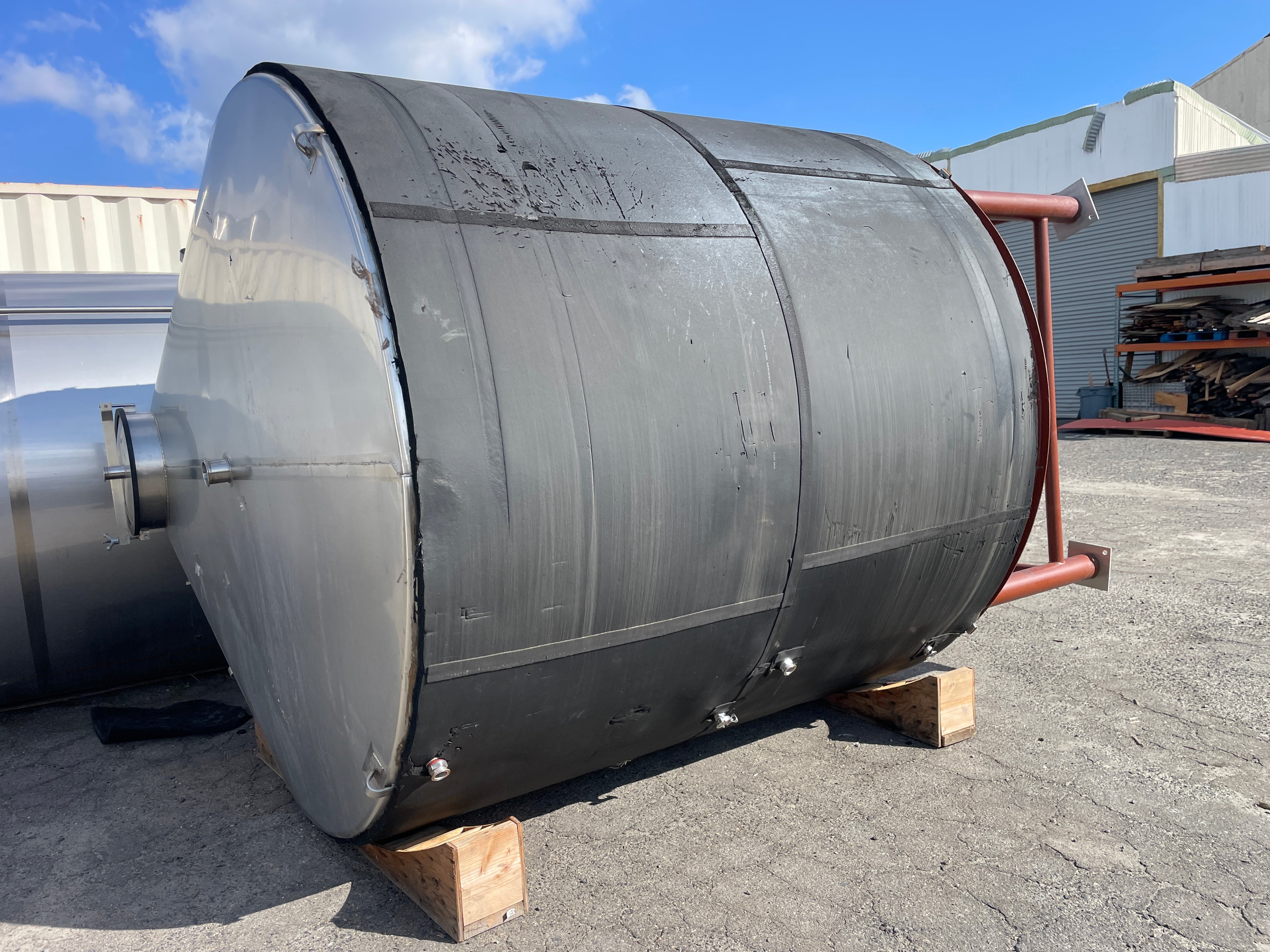 3,900 Gallon Closed Top Tank