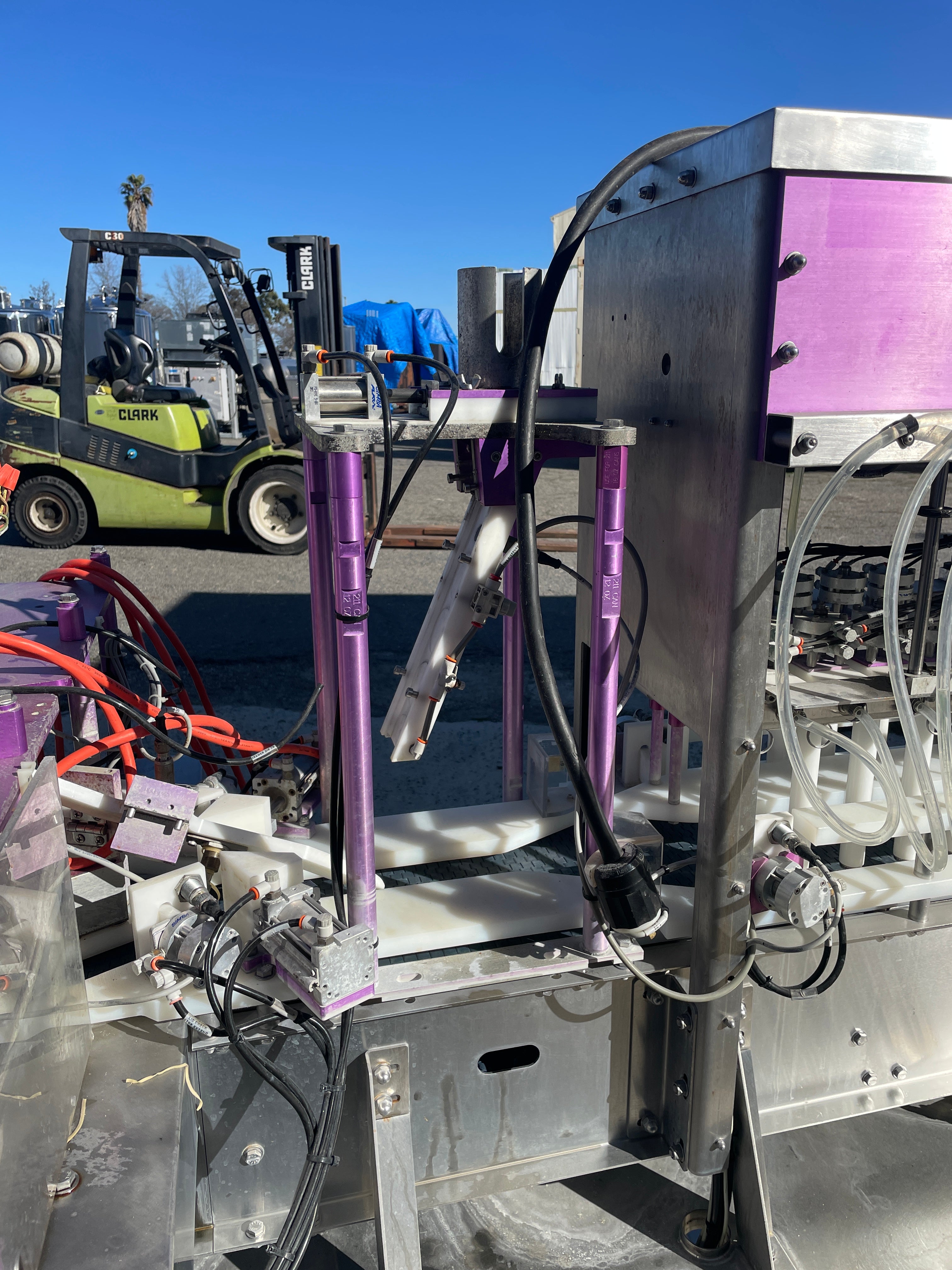 Twin Monkeys 5-Head Can Filler